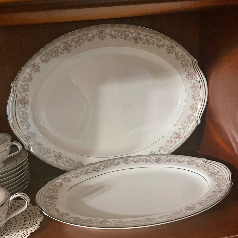 Antique Noritake fine bone China. EUC! 8 person place setting. - Picture 2 of 12